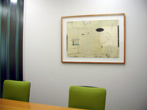会議室に飾った原陽子の銅版画