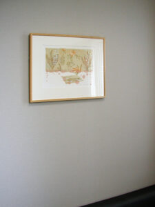 病院の待合室に白駒一樹の版画を飾る_2