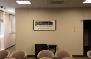病院（人間ドック）の待合室に飾った白駒一樹 モノプリント 