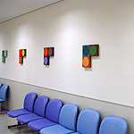 病院廊下待合のアート