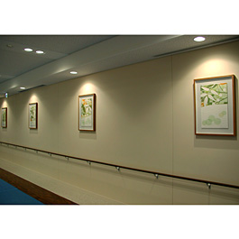 病院の廊下に飾る絵画